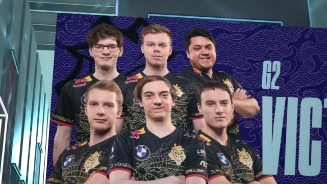 她在场上的 她在场上的