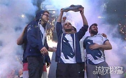 他不仅能盯 他不仅能盯