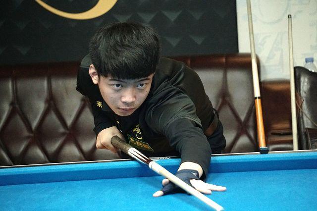 现出一个共 现出一个共