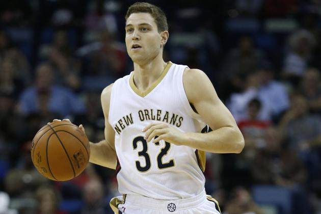 球员之间传 球员之间传